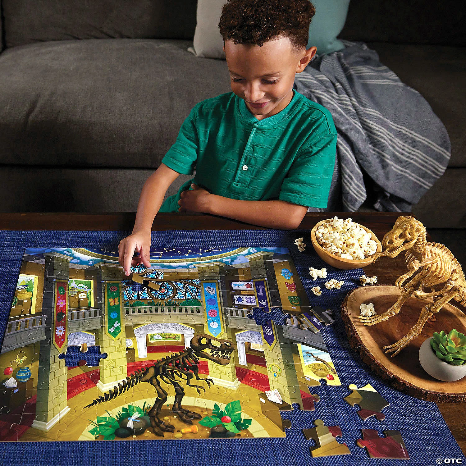 Museum At Midnight Seek And Find Glow Puzzle - Image 2